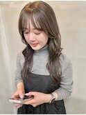 ●オリーブベージュ×ロングレイヤースタイル
