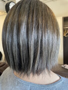 バズ ヘアガーデン(Bazz hair garden) マットな明るい白髪染め