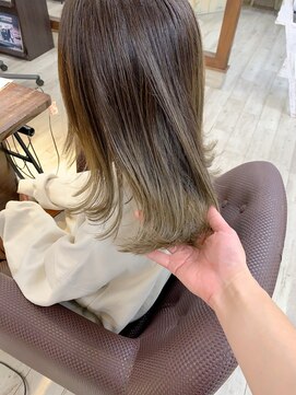 ヘアー アトリエ アンジー(Hair Atelier Angee) バレイヤージュでつくるアッシュグレージュ