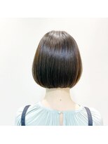 ミニボブ　バックシルエット