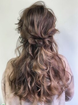 リディア 新宿東口店(Rydia) 大人可愛い★ハーフアップスタイル 結婚式 二次会 お呼ばれ 新宿