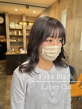 ハク(haku) フェイクブラック/暗髪カラーレイヤーカット