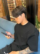 ラフ バイ マグ 南松本(R.A.F. by Mag) ハイライトツーブロック刈り上げセンターパートコンマヘア