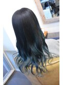 黒髪ロングヘアの寒色系グラデーションカラー