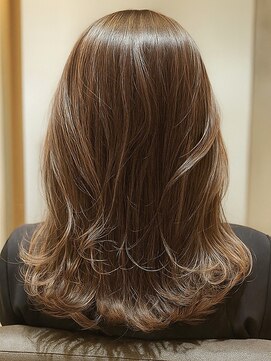 ヘアリゾート粋 新宿三丁目本店 透明感オリーブグレージュ/艶髪ケアカラー