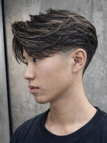 オルカ(ORCA)&nbsp;メンズ/ハイライト/刈り上げセンターパート/ブリーチ/新宿