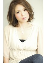 ループス(Roops)&nbsp;動きのある耳かけワンカールパーマボブ[Roops表参道・南青山]