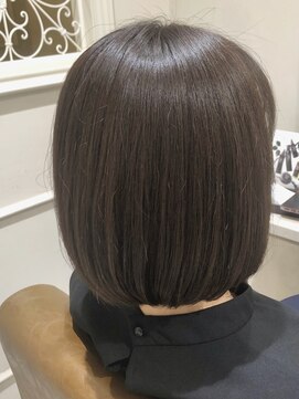 フレーム へアアンドトリートメント 天王寺北口店(FRAME) [FRAME 天王寺北口店] 艶カラー透け感アッシュ