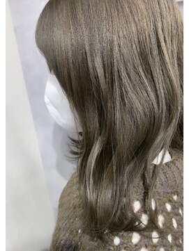 グラッジ 池袋(GLADGE) ミルクティーカラー　ブリーチ　ケアブリーチ　ダブルカラー