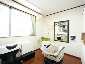 ヘアサロン カミヤ(Hairsalon KAMIYA)の写真/【山王駅徒歩3分】隣が気にならない半個室スタイル！マンツーマン対応で居心地の良い空間が自慢です♪