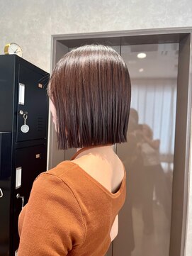 クエ(QUE) 切りっぱなしボブ