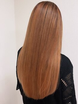 白髪ぼかしハイライトが得意だからこそのブリーチ・ダメージ毛でもできるストレートの得意なサロン