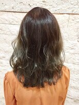 ベルフェミンアプレ(Belle femin Apres)&nbsp;オリーブブラウン 顔周りレイヤー 透明感カラー 20代 艶髪