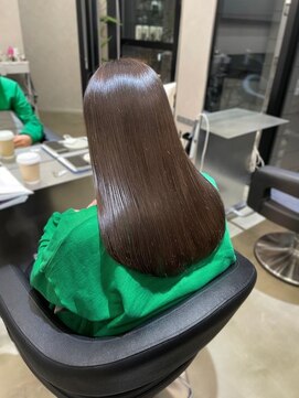 ロイ(Roi) Roi渋谷・くびれセミロング・グレージュカラー