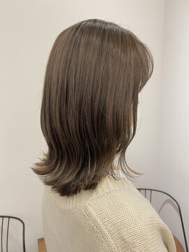 リリアーナ(LILIANA) 【LILIANA】ヌーディーベージュな外ハネミディ♪