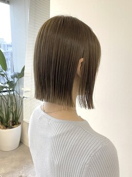 ユーフォリア 青山(Euphoria) 切りっぱなしボブ×ブリーチなしハイトーンベージュ