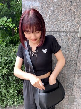 ムーム(Momb) さりげなく目を引くボルドーカラー