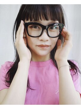 ピア(Pia) ミディアムヘアー　お洒落オン眉バング