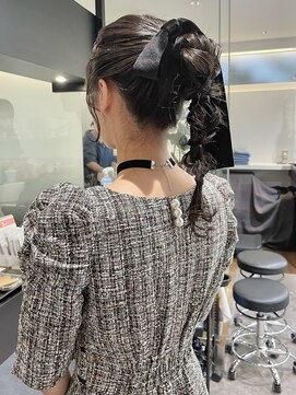 ケンジ ツルヤチョウ(KENJE tsuruyacho) 編みおろし/ポニーテール/ベロアリボン/ゆるふわ/お呼ばれヘア