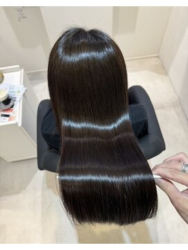 エミュスト(Emuest) 絹髪☆心斎橋美容室