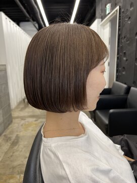 ココ 本八幡(KOKO) ★ショートボブ/ブルージュ/ツヤ髪スタイル/イヤリングカラー