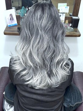 ブレイズヘアー(BLAZEhair) 【モノトーンスタイル】ホワイトバレイヤージュ×ブリーチ3回