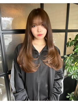 サクラ オモテサンドウ(SAKURA) 韓国風レイヤーカット、透明感カラー