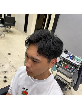 癖毛を活かしたパーマ風アップバング