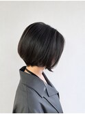 前下がりショートボブ×襟足シャギーで叶う美シルエット