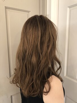 ロンドアベニール 北千住(Lond avenir) namie  ハイトーンベージュ系カラー