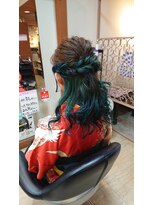 アートキューブ(ART CUBE)&nbsp;派手髪＋ハーフアップ卒業式ヘア