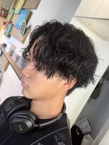 フィフス トウキョウ (fifth TOKYO)&nbsp;センターパートツイストスパイラルパーマメンズマッシュパーマ