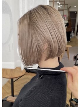 アンユージュアル(unusual) ケアブリーチ　ハイトーン　ベージュ　グレージュ　ハイライト