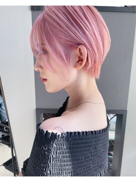 エイム(AiM) ホワイトピンク×ショートボブ
