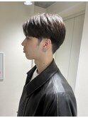 短めセンター分けカット