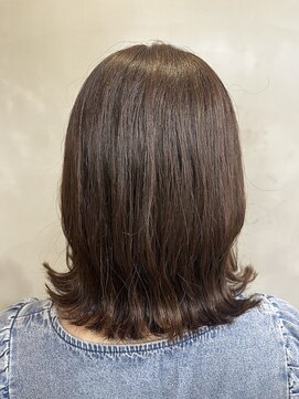 ナビ(nabi) 大人可愛い♪オリーブカラーの外ハネスタイル