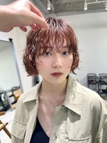 ホロ(hollo)&nbsp;顔まわりレイヤーボブ切りっぱなしボブパーマボルドーカラー