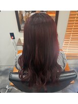 モデロ(Modelo) 深みと透明感を纏うワインレッドカラー