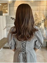 ハナタバ(hanataba)&nbsp;艶感ブラウンで魅せる、柔らかロングウェーブ
