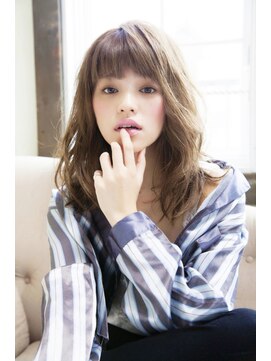 ティファ 栄(Tiffa) 外国人風セミロングエアリー