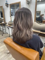 ルチナ 秦野(Lucina)&nbsp;ミディアム/巻き髪/ベージュ/ダブルカラー