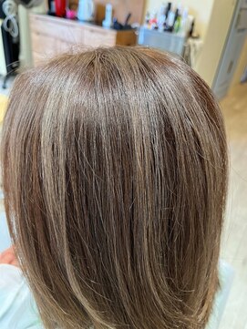 ラバフロー 小野原店(LAVA FLOW) ハイライトブリーチ+グレージュオンカラー