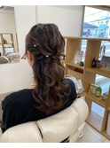 どんなシーンにも◎王道人気のゆるっとハーフアップ