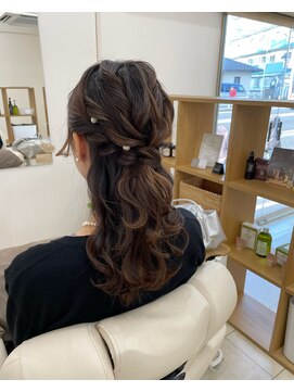 ファボ(favo.) どんなシーンにも◎王道人気のゆるっとハーフアップ