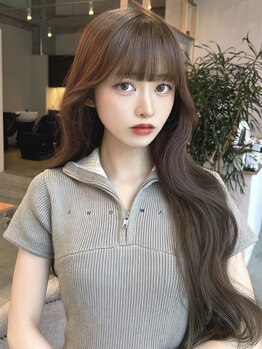 ウィクシーミミ 栄矢場町店(wixy mimi)の写真/人気の中韓mixスタイルもお任せ♪韓国風レイヤーカット+透明感カラー￥10000→￥8000！映えな店内で気分UP