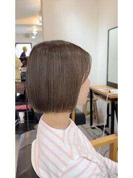 シフターズ(SIFTERS) アッシュベージュカラー+ミニボブ