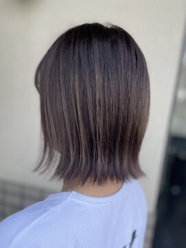 オウルヘアー(Owl hair) 寒色ブラウン/切りっぱなしボブ/外ハネ