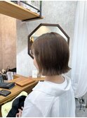 切りっぱなしボブ x イヤリングカラー