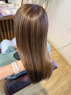 アローズ(arose) 襟足からのハイライトお試しください♪