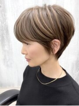 Ruufus恵比寿南/白髪ぼかしハイライト/ショートボブ/髪質改善 【40代50代60代】大人ハンサムショートボブ／前髪あり